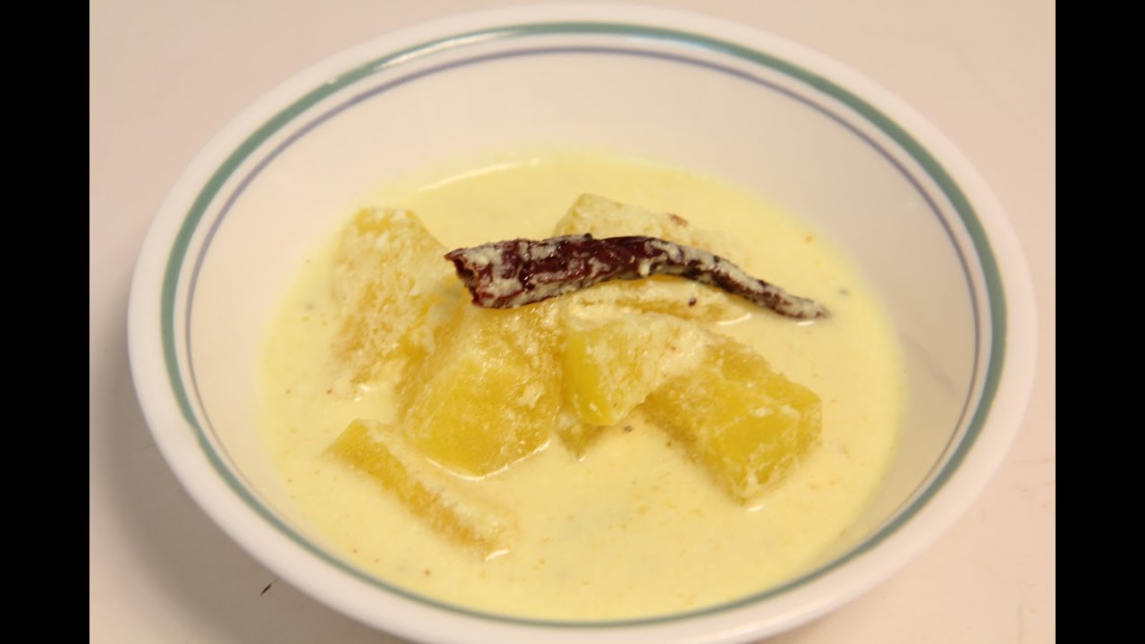 Kumbalanga pulisherry (white pumpkin & yogurt curry)